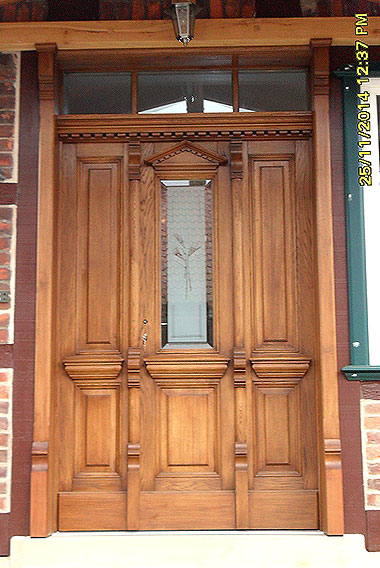 Haustüren und Außentüren aus Massivholz
